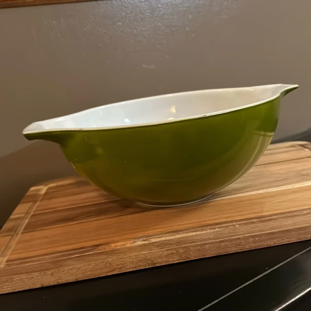 Gorgeous Avocado Green Pyrex Cinderella  Mixing Bowl-4 Quart-#444-Vintage